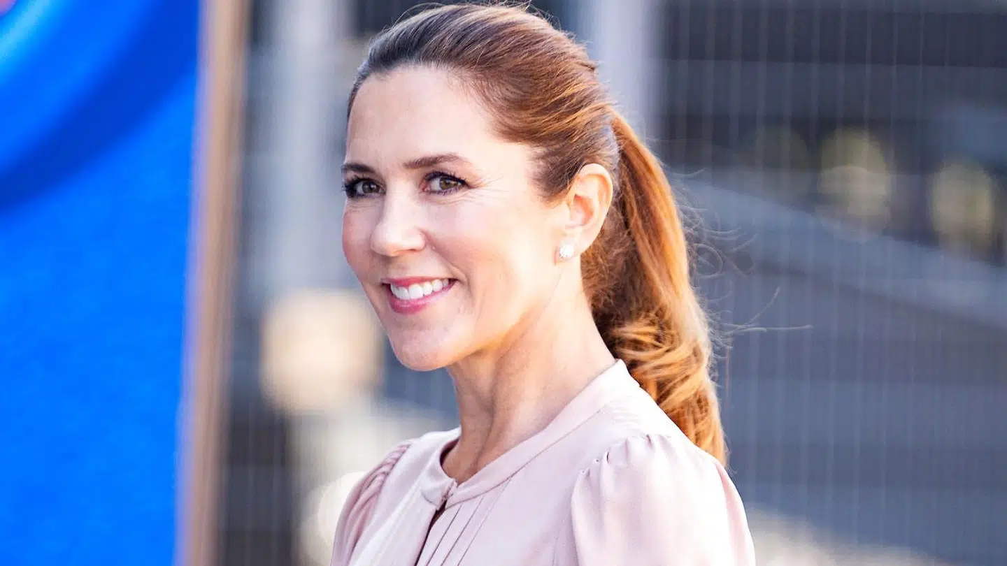 Kongehuset skal sørge for at følge med tiden, samtidig med at man bevarer den upolitiske balance, mener Michael Bregnsbo.