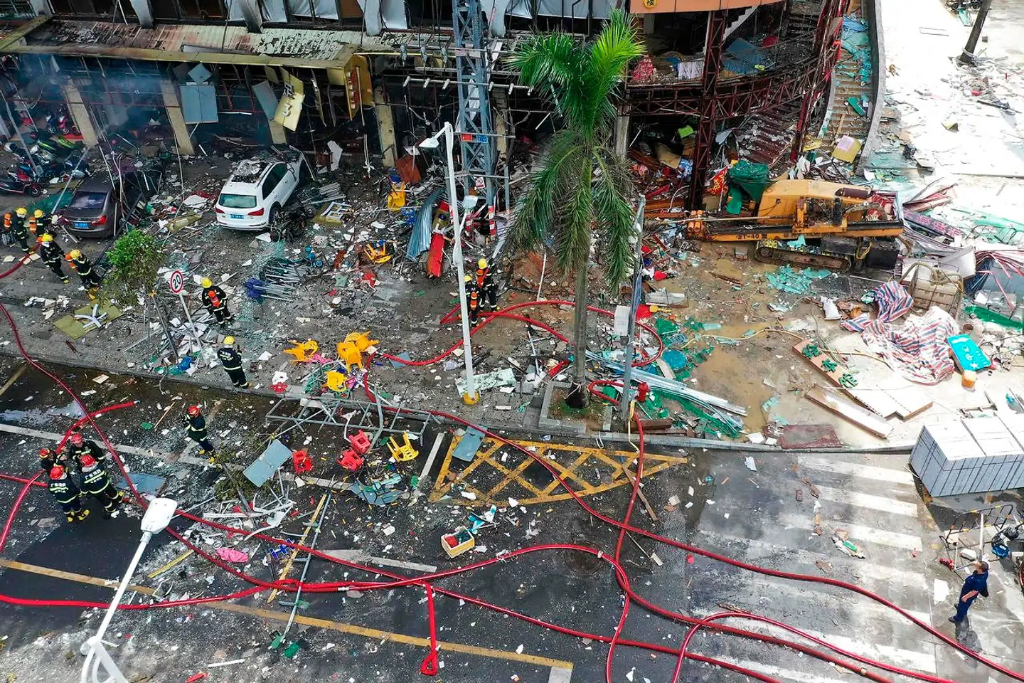 Ødelæggelsen var total efter en gaseksplosion i den kinesiske by Zhuhai fredag.