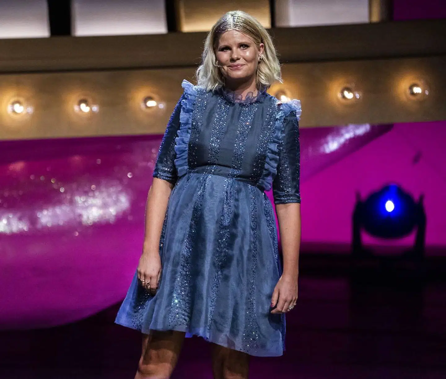 Sofie Linde på scenen ved Zulu Comedy Galla 2020, der blev afholdt i Operaen i København.