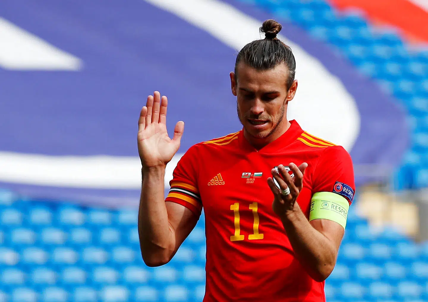 Gareth Bale har spillet halvanden kamp for Wales i de seneste dage. Spanske medier skriver dog, at han er vendt tilbage til Real Madrid med knæproblemer.