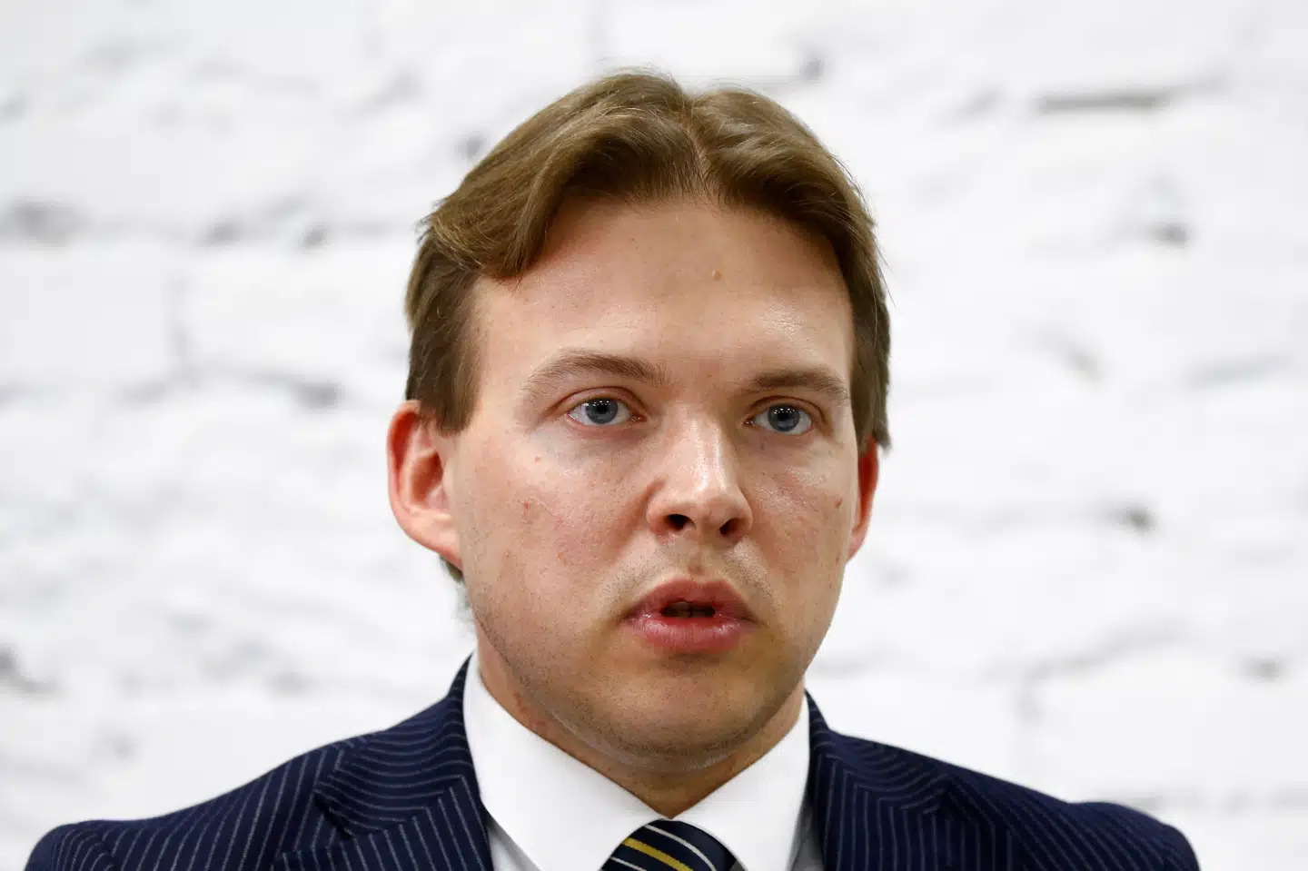 Maskerede mænd trængte onsdag morgen ind i advokaten Maxim Znaks kontor i Minsk og førte ham væk. Han er medlem af den hviderussiske oppositions koordinationsråd. Vasily Fedosenko/Reuters