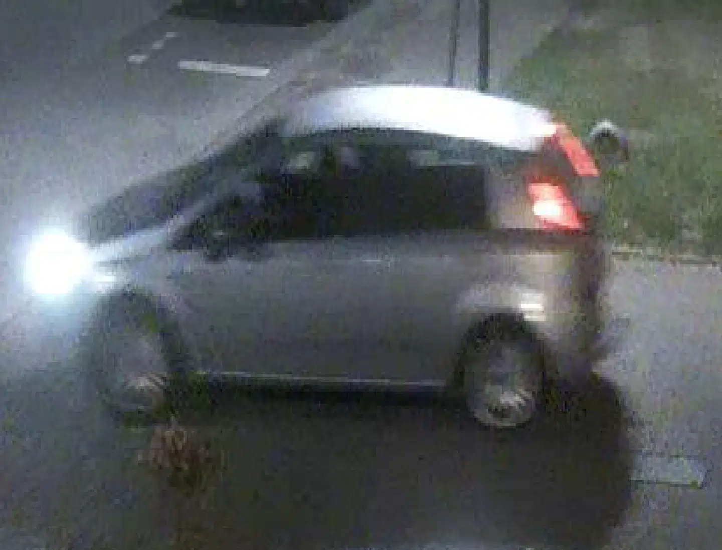 Overvågningsfoto af drabsbilen.