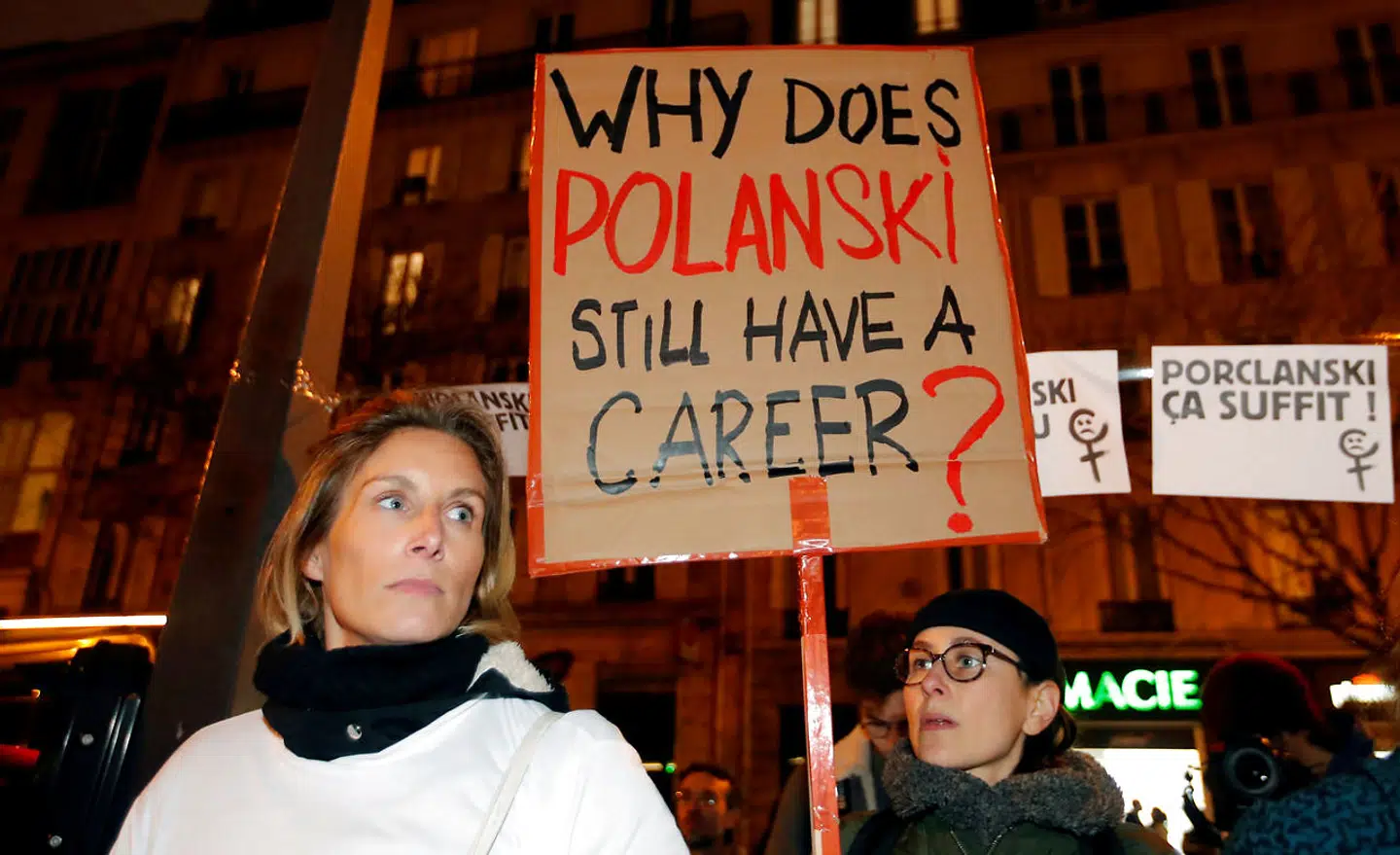 Feminister protesterer mod Roman Polanski i Paris 2020.
