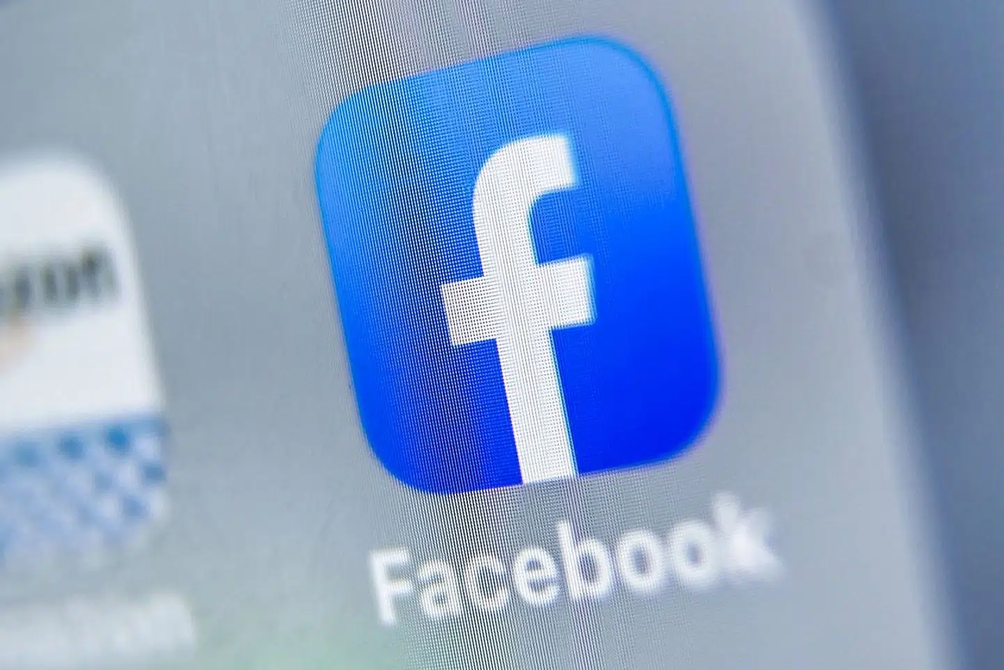 Facebook vil nu betale for at folk ikke logger på, når der skal stemmes om en præsident i USA.