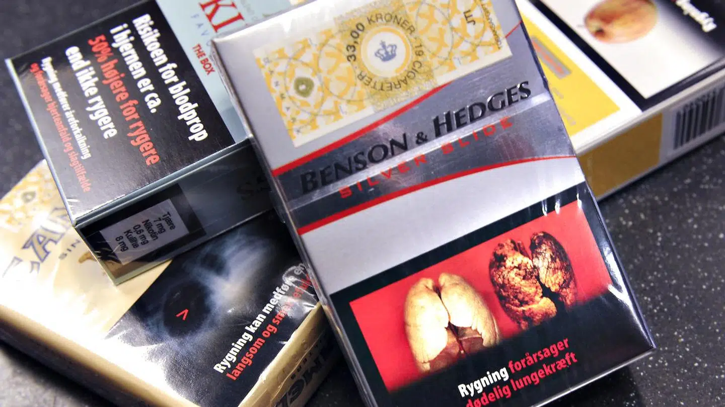 Flere af cigaretpakkerne har ikke fået den markante prisstigning, som politikerne gerne vil have.