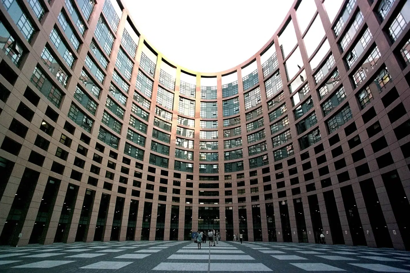 Europa-Parlamentet i Strasbourg har været anvendt som testcenter for coronavirus i sommer. Men det er umiddelbart planen, at det om knap to uger igen skal fungere som parlament. Erik Luntang/Ritzau Scanpix