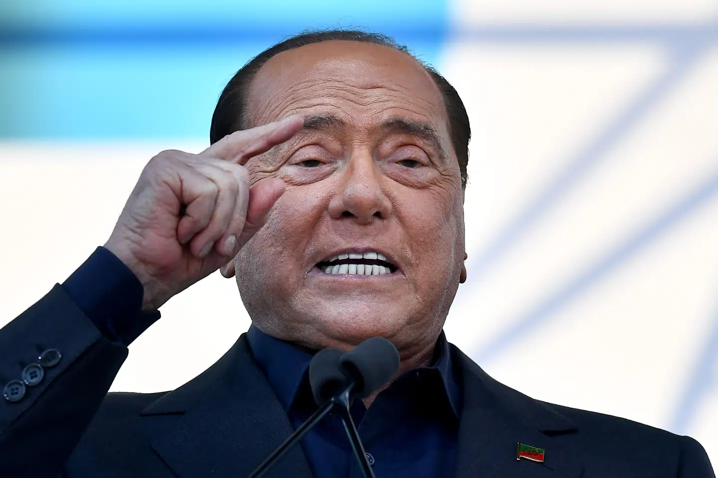 Italiens tidligere premierminister Silvio Berlusconi er blevet indlagt på et hospital i Milano, hvor han skal undersøges yderligere. Det sker efter, at han er blevet testet positiv for covid-19. Det skriver det italienske nyhedsbureau Ansa. (Arkivfoto) Tiziana Fabi/Ritzau Scanpix