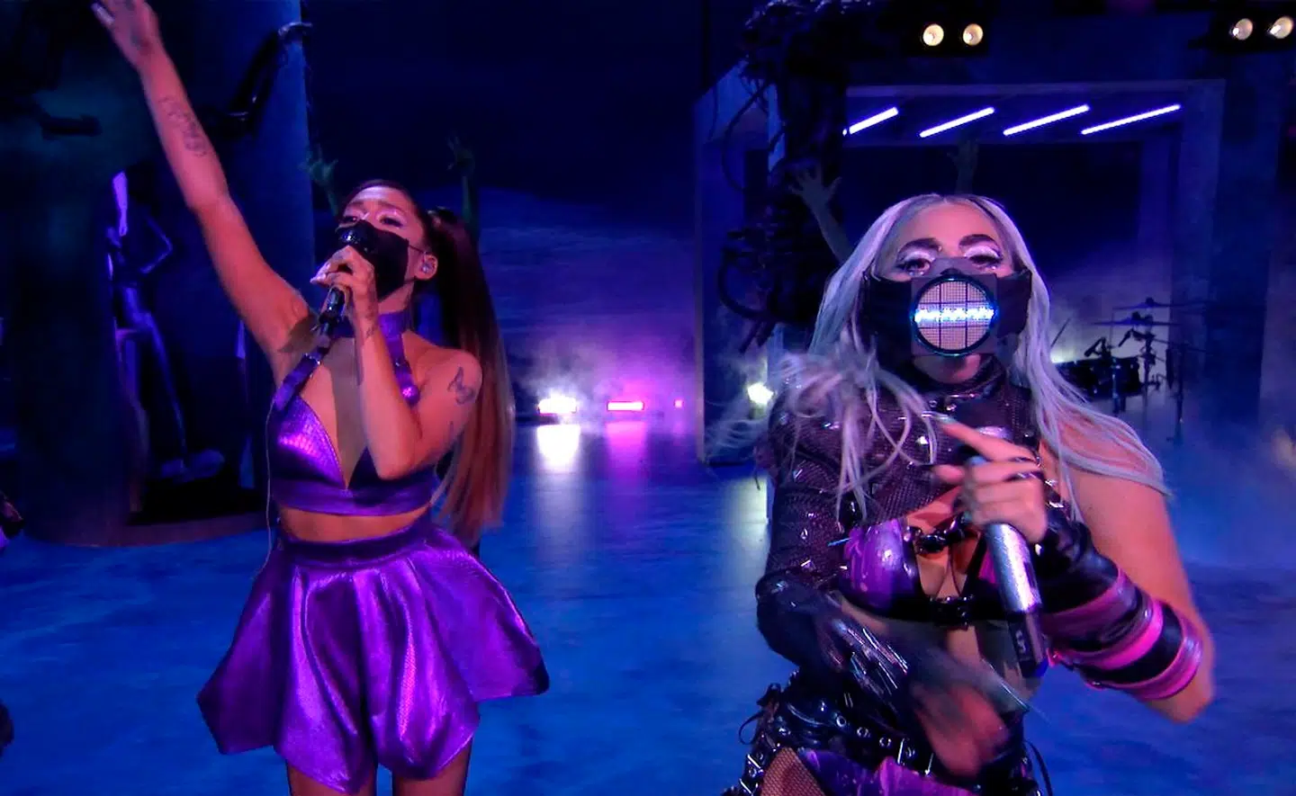 Lady Gaga og Ariana Grande under deres optræden forleden.