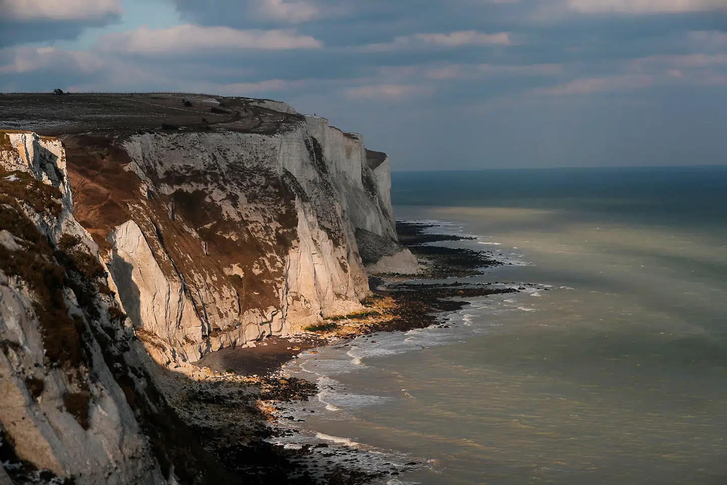 Den ensomme kanalsvømmer blev opdaget kun 500 meter fra kysten ved Dover.