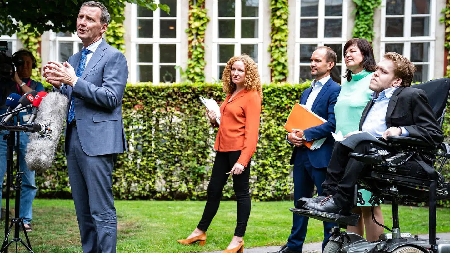 Justitsminister Nick Hækkerup (S), Jeppe Bruus (S) Rosa Lund (EL), Karina Lorentzen (SF) og Kristian Hegaard (RV) præsenterede tirsdag ny aftale om samtykkelov i Justitsministeriets gård tirsdag den 1. september 2020.
