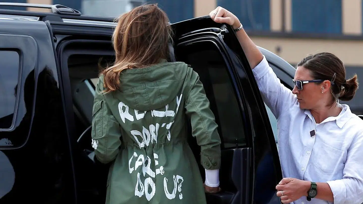 Det skabte stor debat, da Melania Trump tilbage i 2018 bar denne jakke under et besøg hos mexicanske migrantbørn.
