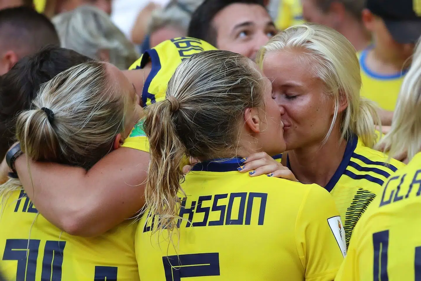Forholdet mellem Pernille Harder (th.) og Magdalena Eriksson fik stor opmærksomhed under VM sidste år, da danskeren var på plads på tribunen for at bakke sin svenske kæreste op.