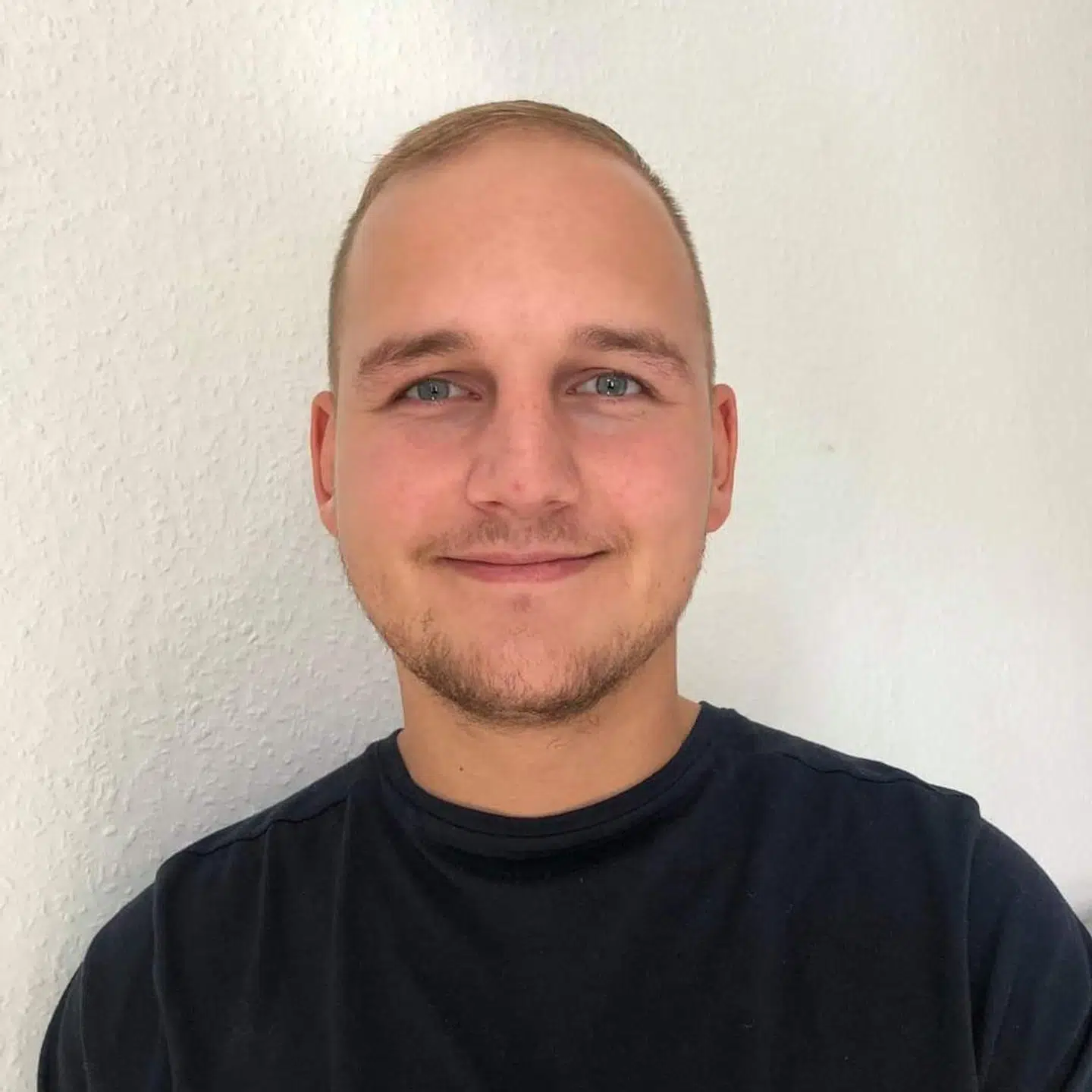 24-årige Mike var så afhængig af at spille, at han ikke gjorde sig mange tanker, før han begav sig ud i et hav med lånehajer.