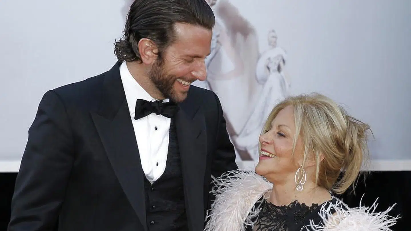 Arkivfoto af Bradley Cooper med moderen, Gloria Cooper.