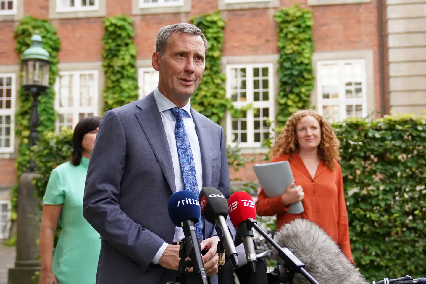 Justitsminister Nick Hækkerup (S), Rosa Lund (EL), Karina Lorentzen (SF) og Kristian Hegaard (RV) præsenterer ny aftale om samtykkelov i Justitsministeriets gård. Emil Helms/Ritzau Scanpix