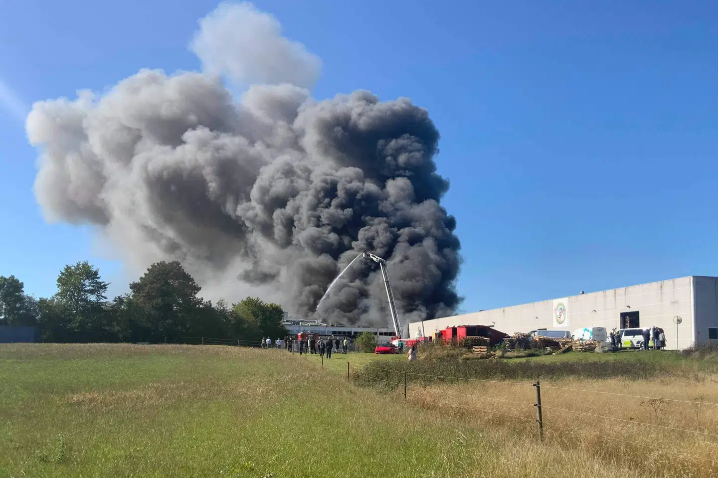 Der er tirsdag morgen udbrudt brand i industrivirksomheden Primodan i Vipperød. Presse-Fotos.dk/Ritzau Scanpix