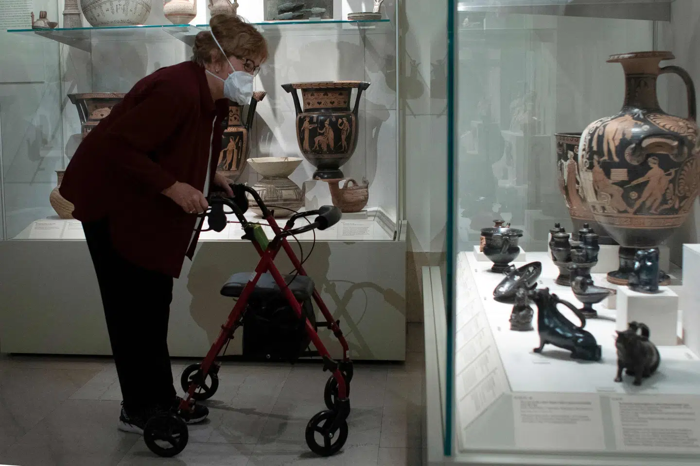 Søndag genåbnede Metropolitan Museum i New York, efter at det havde været lukket siden marts på grund af den igangværende coronapandemi. New York var i begyndelsen af pandemien hårdt ramt, men har efterhånden fået kontrol over virusset, som over seks millioner amerikanere har fået konstateret. Kena Betancur/Ritzau Scanpix
