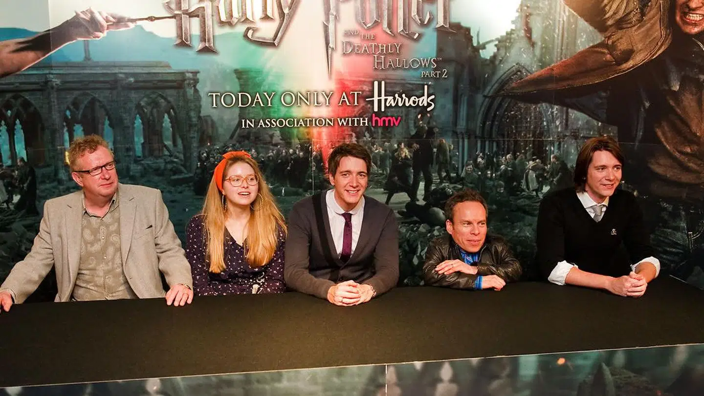 Her Jessie Cave (anden fra venstre) sammen med nogle af de andre Harry Potter-skuespillere.