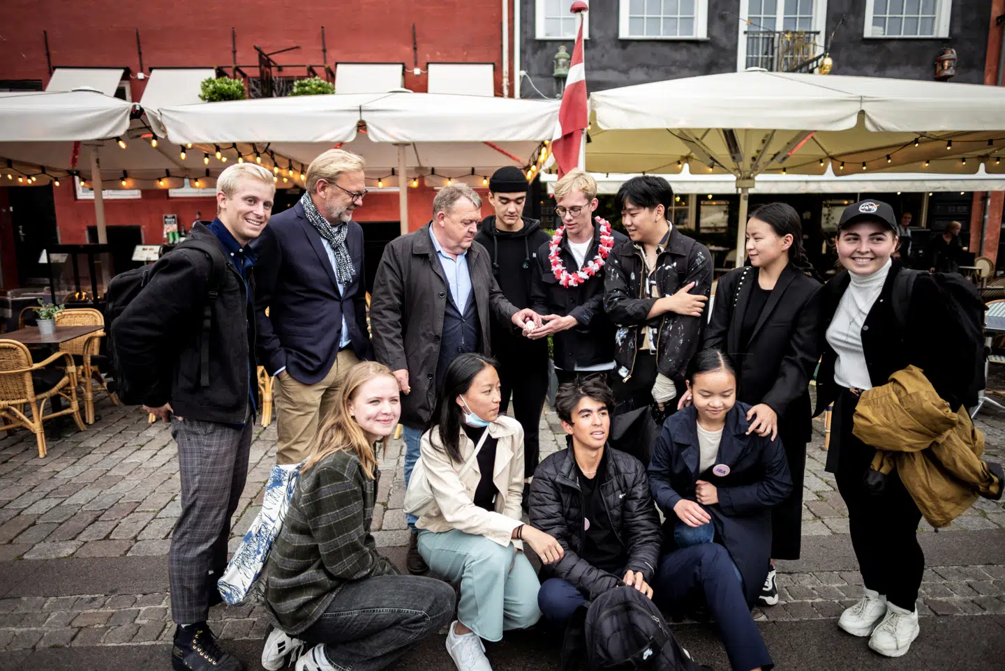 Studerende ønsker at få selfiebillede med Lars Løkke Rasmussen.