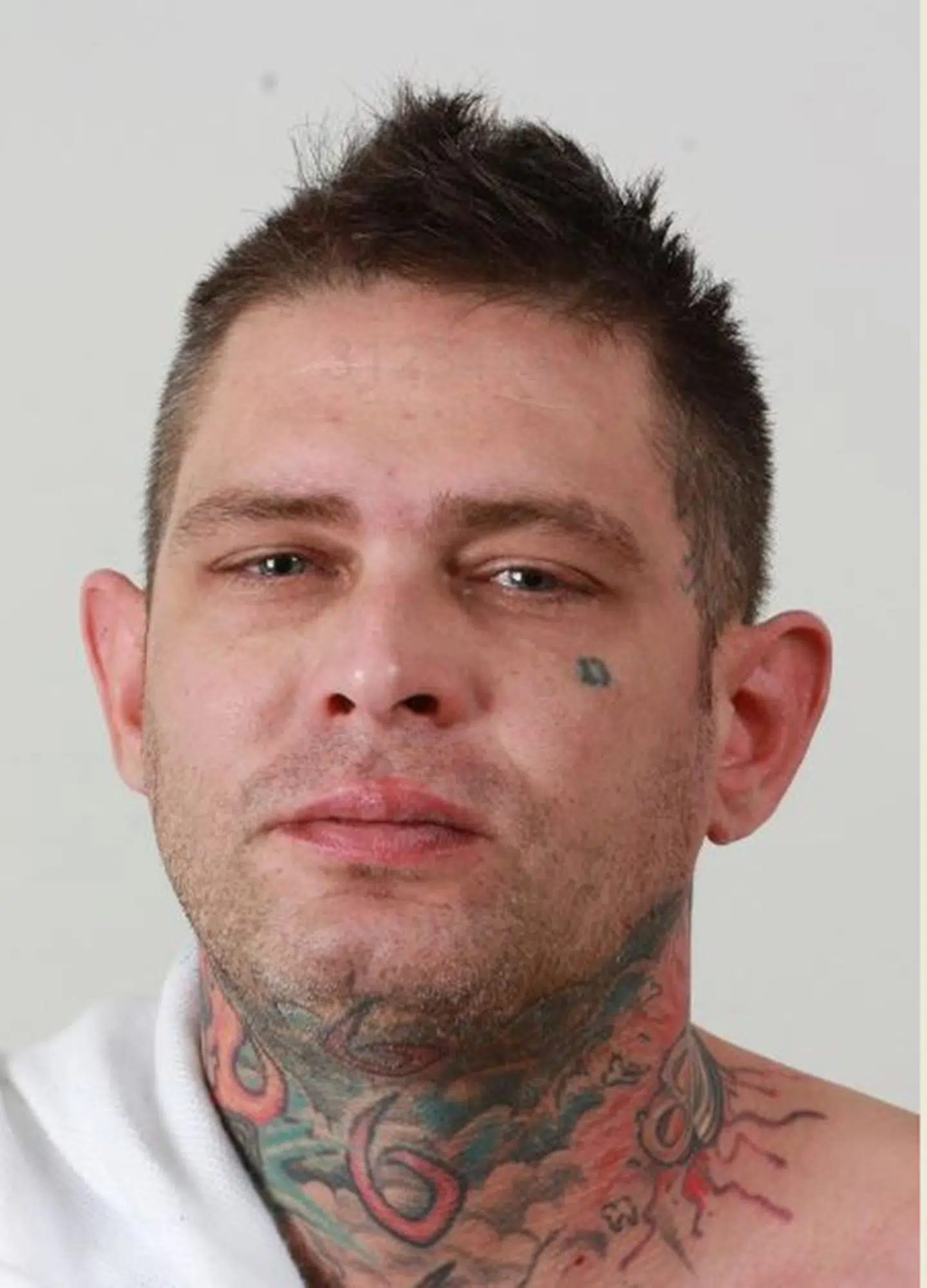 Vestegnens Politi efterlyser den 39-årige Morten Baldur Karrebæk Pust, som er mistænkt for et hjemmerøveri i januar.