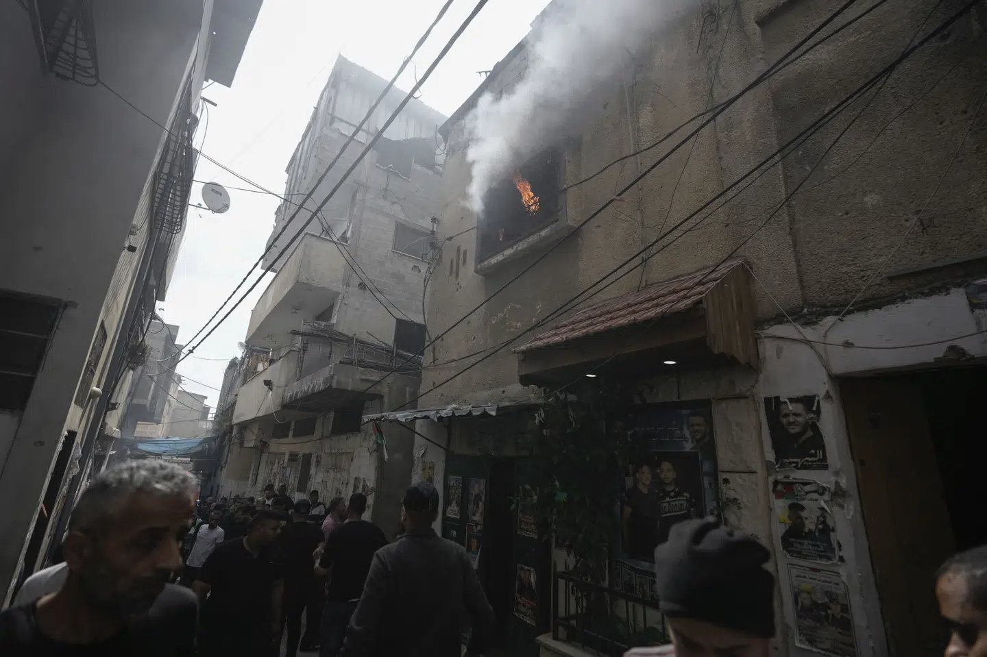 Palæstinensere samles ved et område i Balata-lejren i Nablus, hvor to palæstinensere blev dræbt. Billedet er fra lørdag den 13. maj. Majdi Mohammed/Ritzau Scanpix