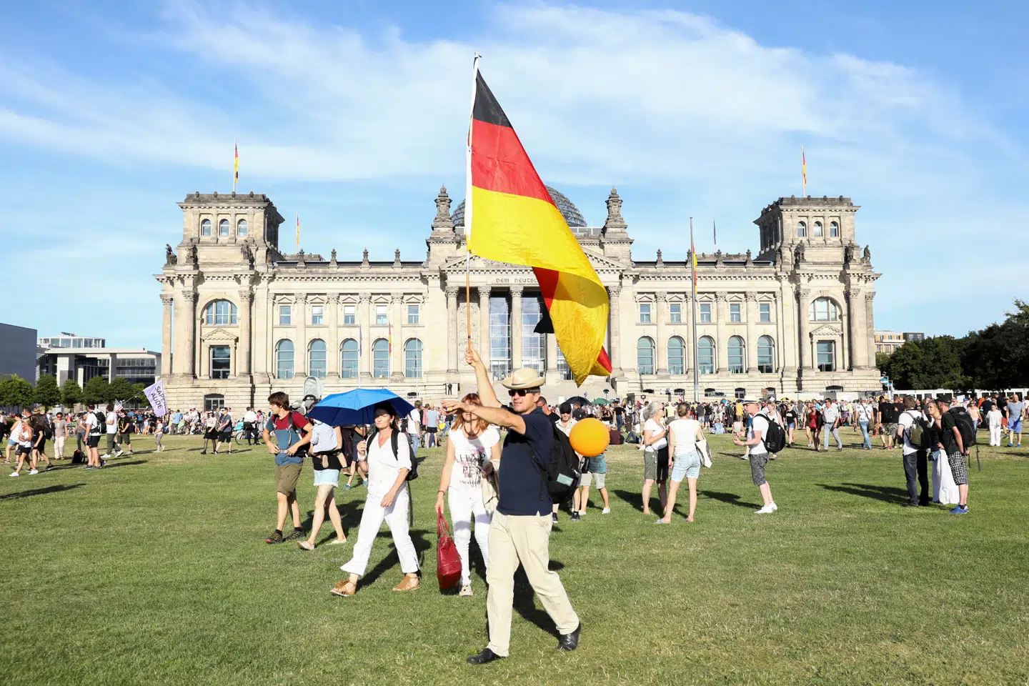 I sidste måned valgte politiet at afbryde en demonstration mod coronarestriktioner i Berlin. Lørdag er der givet grønt lys til en tilsvarende protest i den tyske hovedstad. (Arkivfoto) Christian Mang/Reuters