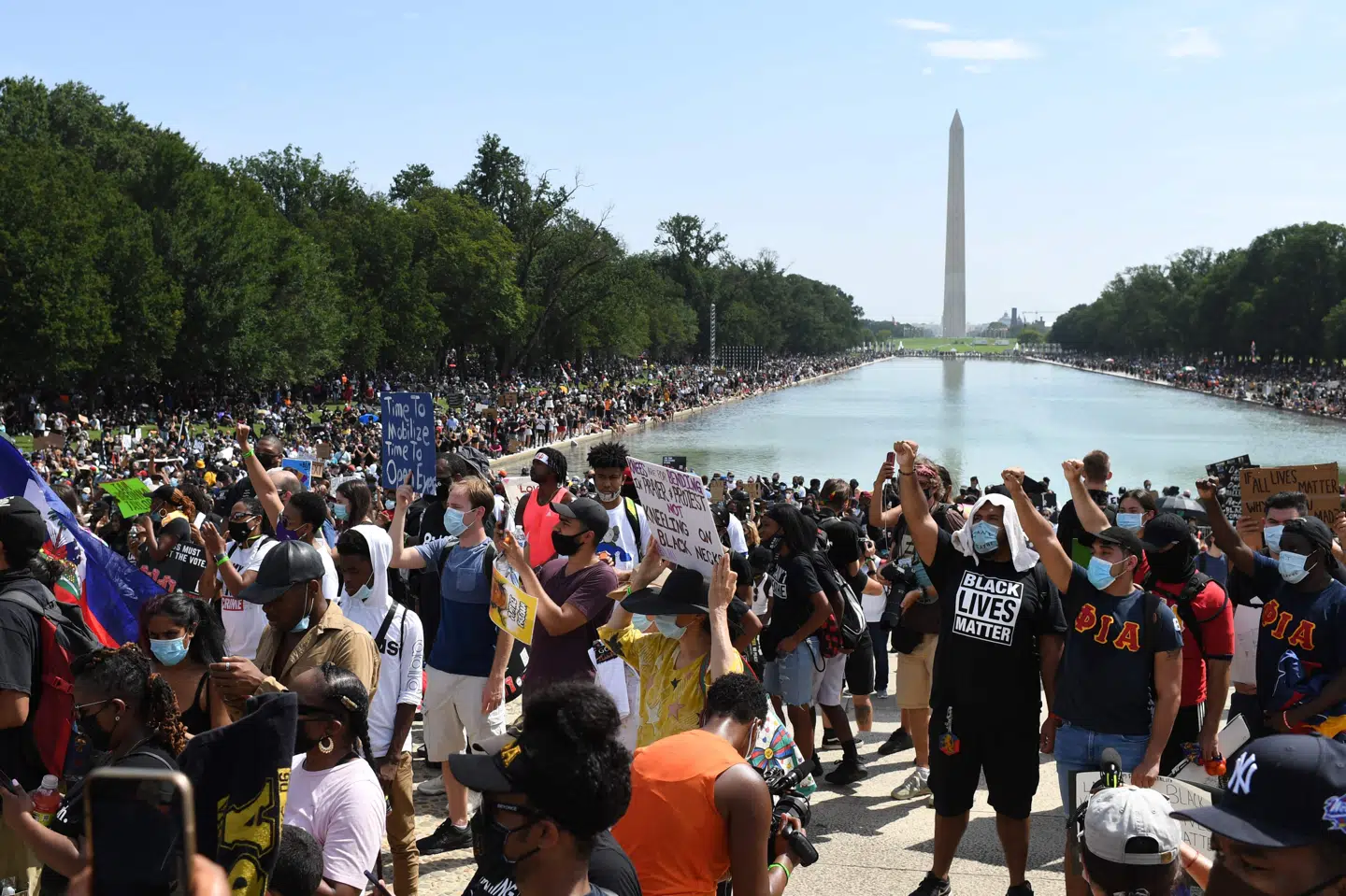 Fredag er tusindvis af mennesker samlet til demonstration mod racisme og politivold i Washington. Eric Baradat/Ritzau Scanpix