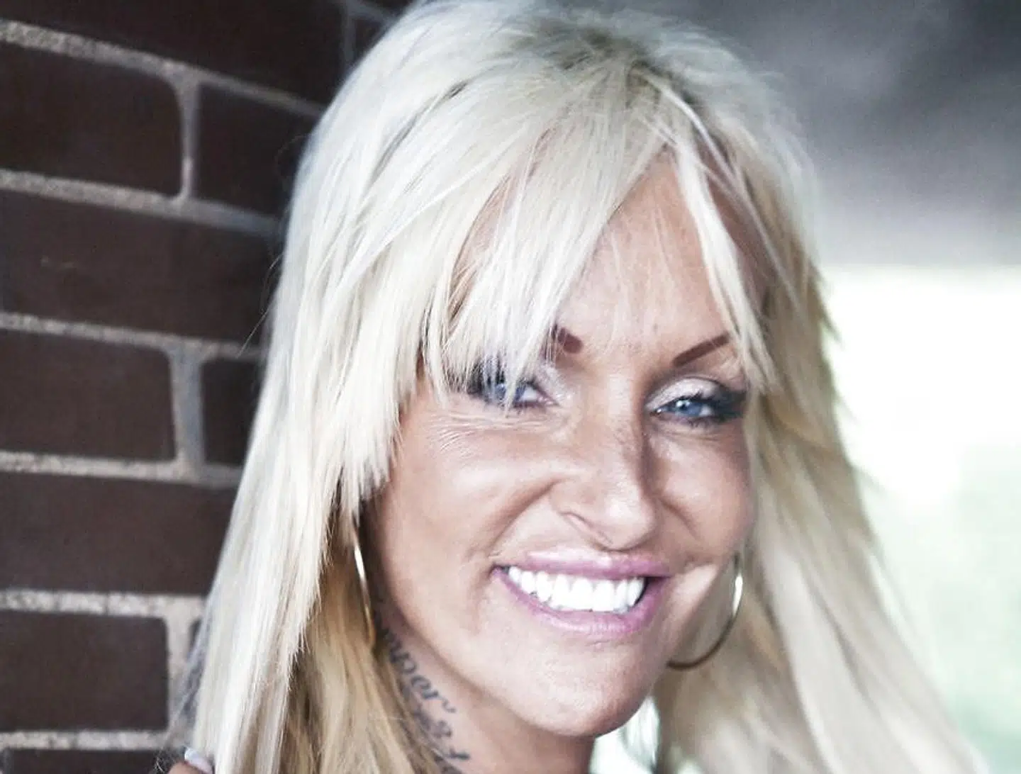 Linse Kessler har klippet det lange, lyse hår helt af.