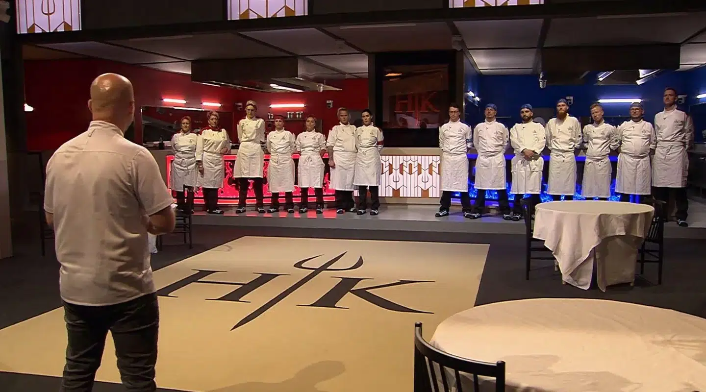 Jakob Mielcke er vært på programmet, hvor deltagerne skal forsøge at kokkerere sig til sejren.