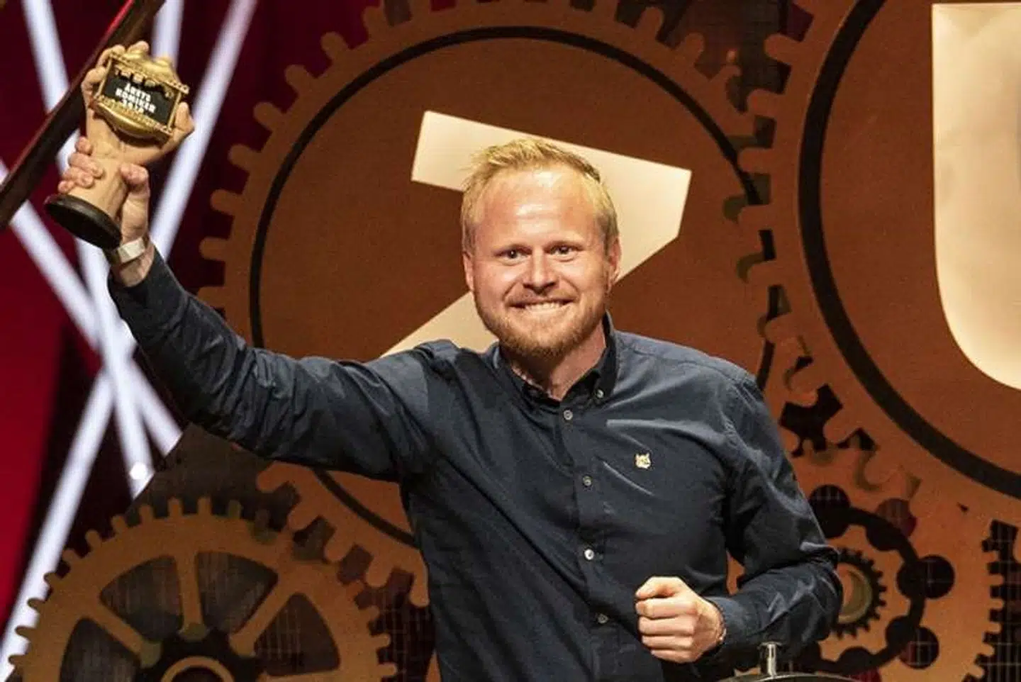 Jonatan Spang blev i 2018 'Årets komiker' for sit tv-program 'Tættere på sandheden'.