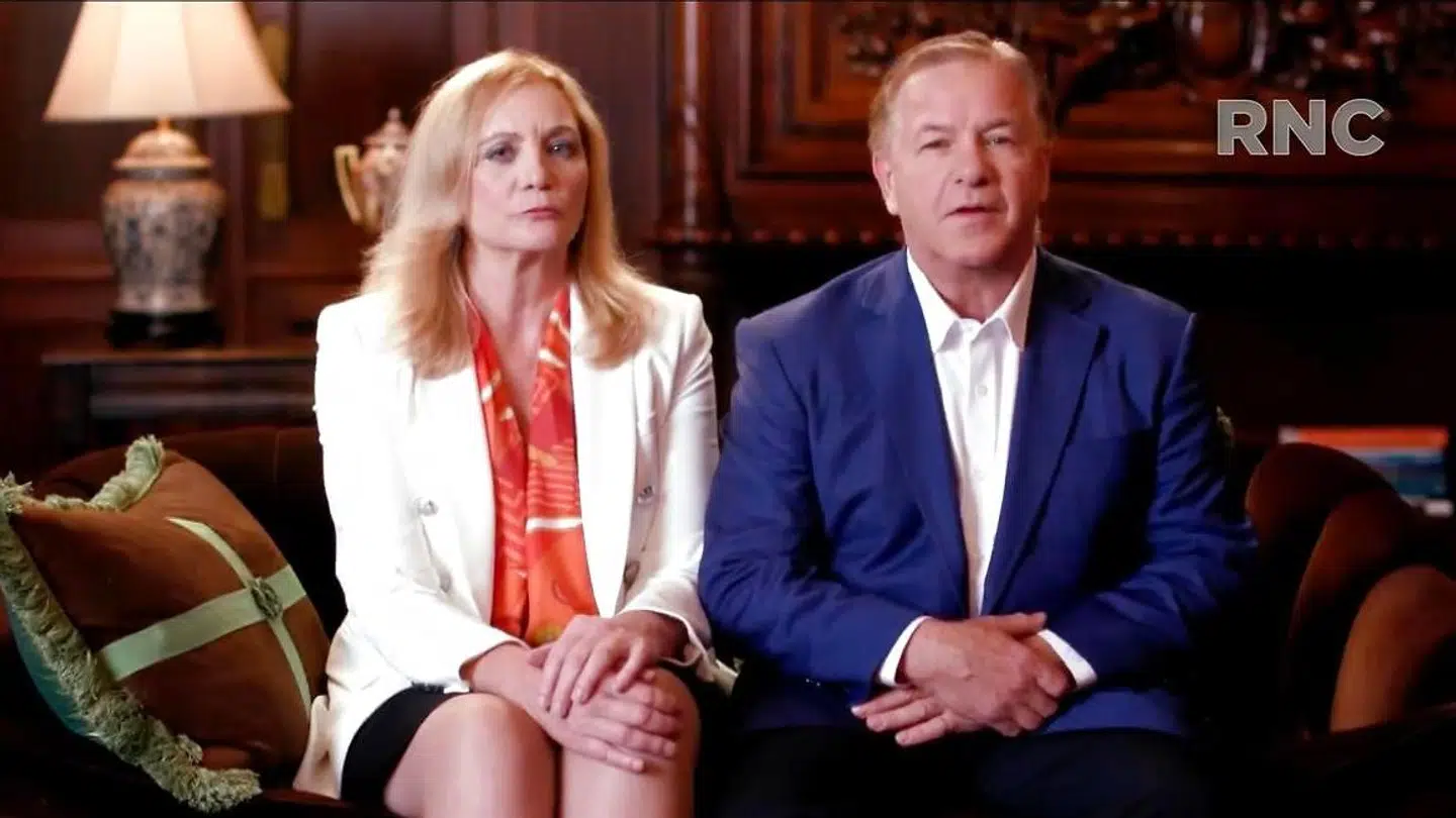 Patricia og Mark McCloskey ved deres tale til Republikanernes konvent.