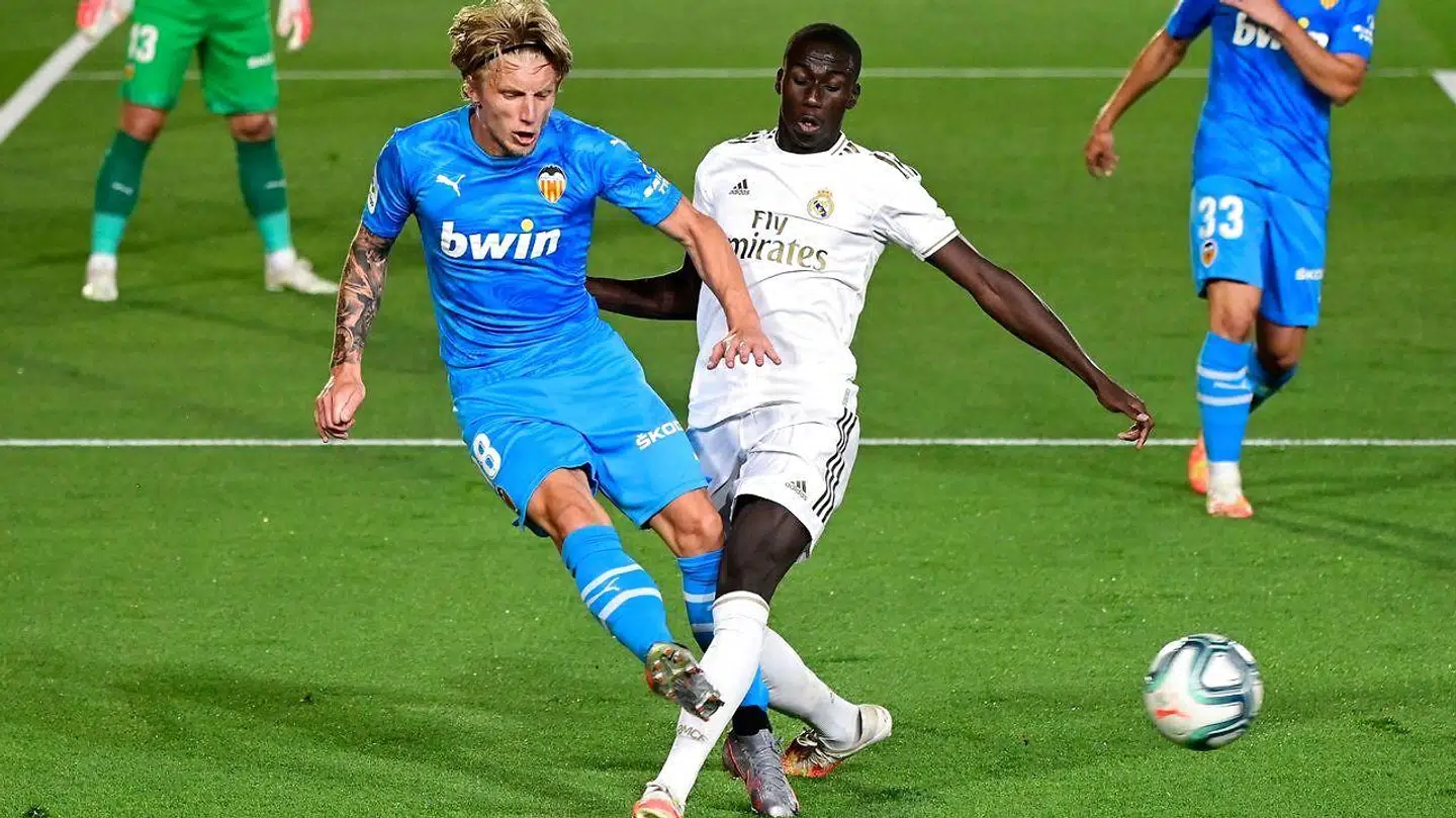 Daniel Wass har stadig to år af sin kontrakt i Valencia, hvor han har spillet 95 kampe på to sæsoner.