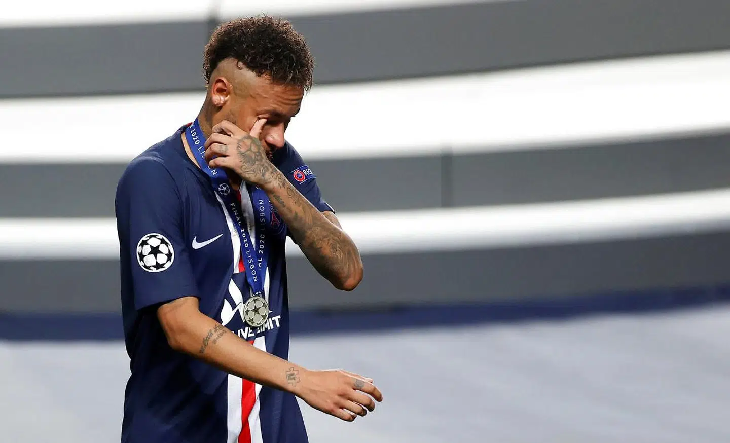 28-årige Neymar kunne ikke holde tårerne tilbage efter søndagens finalenederlag.