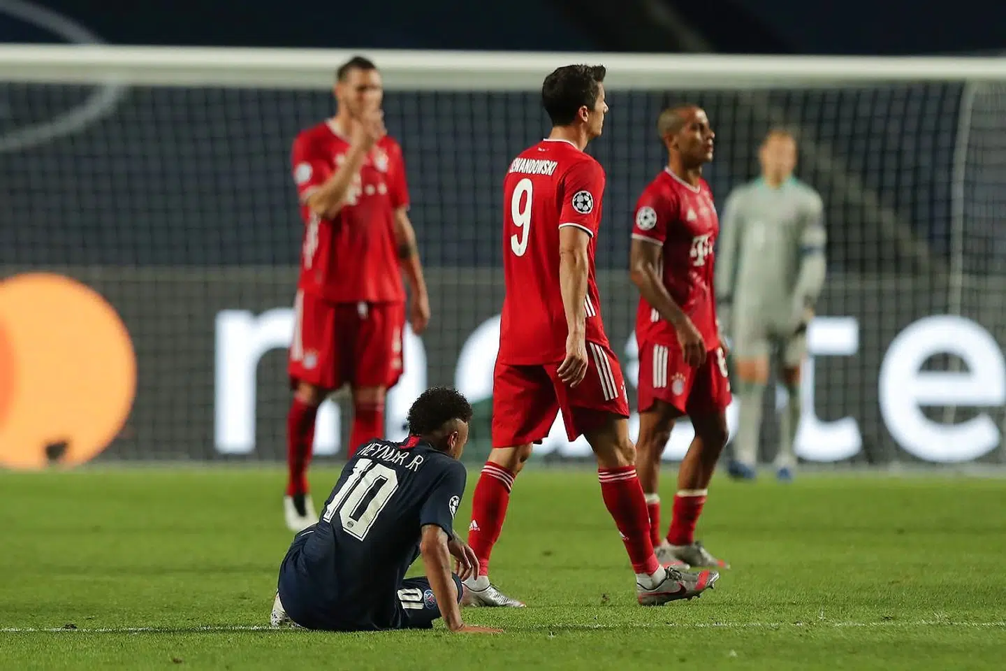 Bayern Munich's Polish forward Robert Lewandowski (R walks past Paris Saint-Germain's Brazilian forward Neymar after a foul during the UEFA Champions League final football match between Paris Saint-Germain and Bayern Munich at the Luz stadium in Lisbon on August 23, 2020. (Photo by Miguel A. Lopes / POOL / AFP)