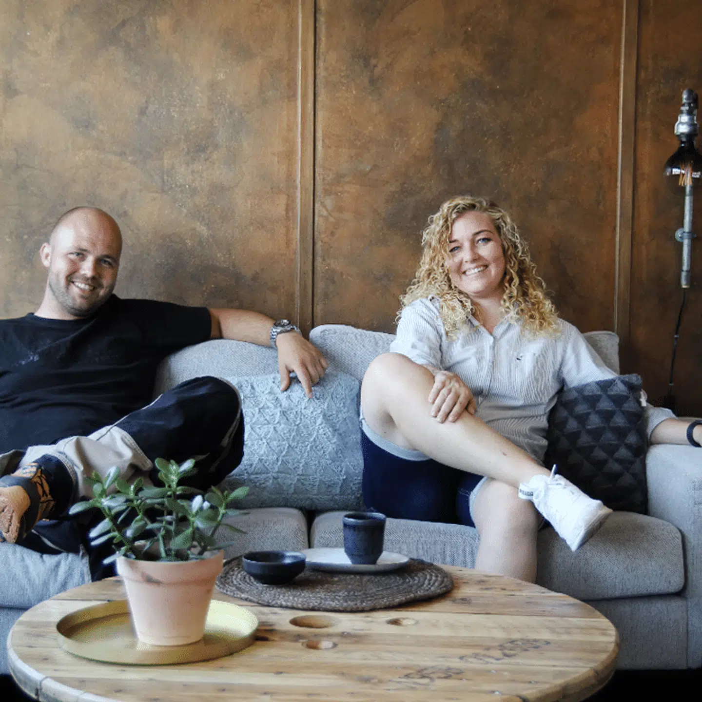 Palle fra Kabeltromlen og Lisbeth fra WallPipe er gået sammen i et nyt produktsamarbejde, der blandt andet indeholder dette sofabord.