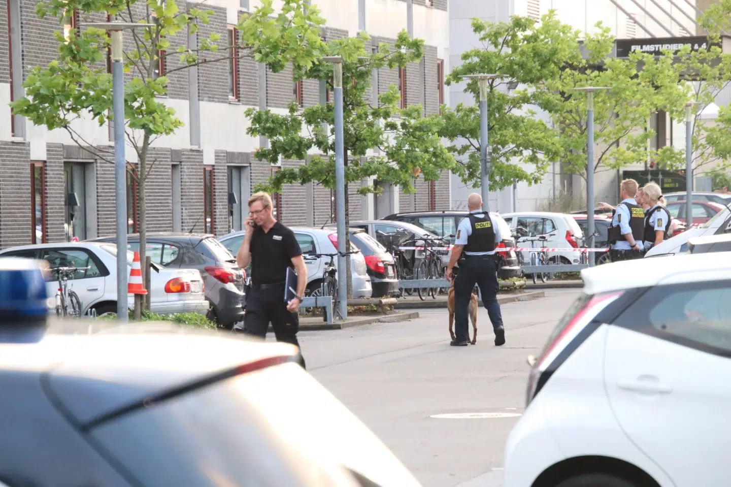 Politiet rykkede fredag aften ud til Gyngemose Parkvej i Mørkhøj ved København, hvor en 27-årig mand blev likvideret, mens han sad i sin bil. Presse-Fotos.dk/Ritzau Scanpix