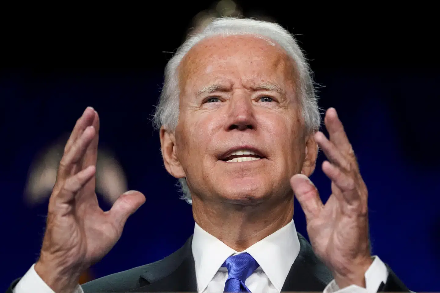 Tidligere vicepræsident Joe Biden accepterede fra Wilmington, Delaware, officielt sin nominering som Demokraternes præsidentkandidat foran et hovedsageligt virtuelt publikum tidligt fredag morgen dansk tid. Kevin Lamarque/Reuters