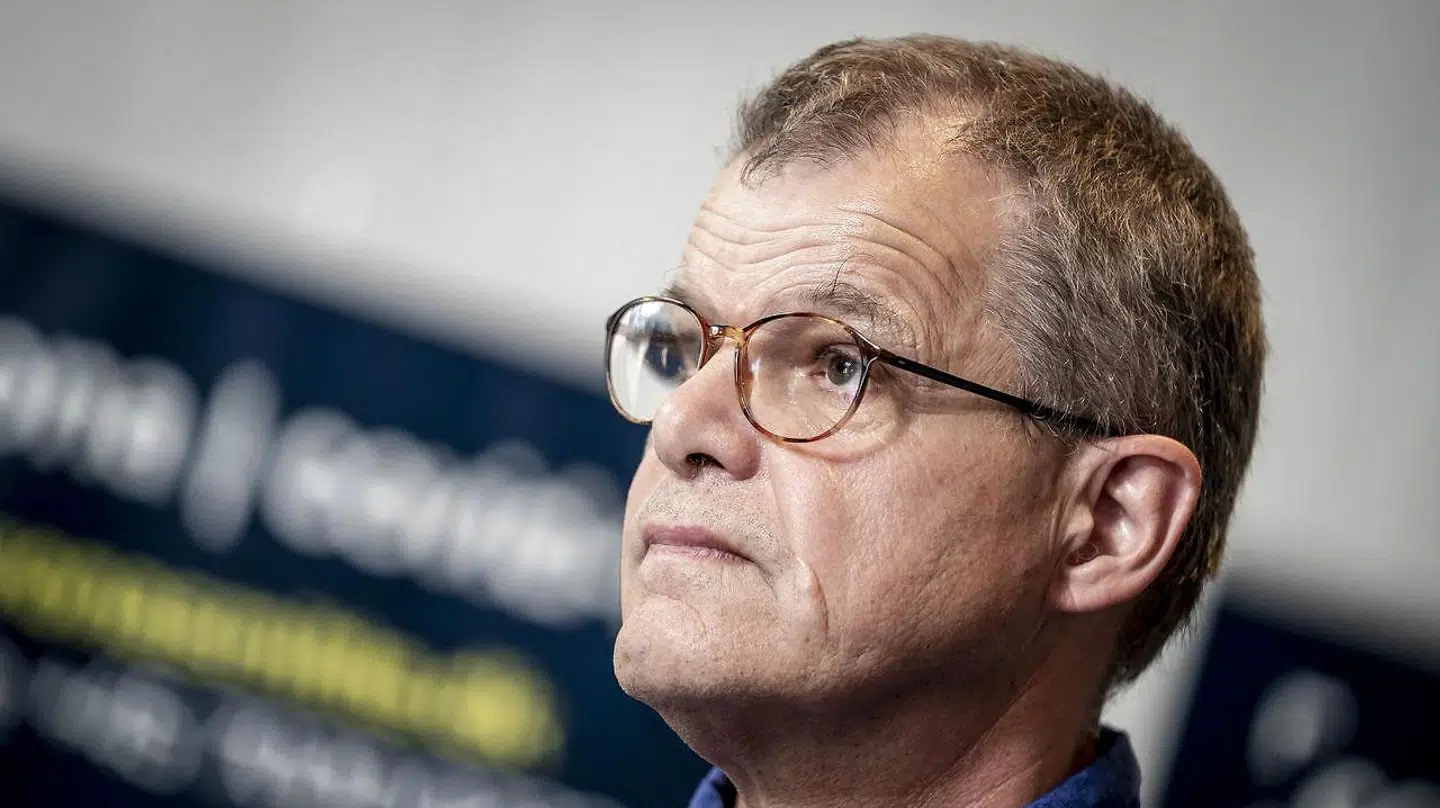Statens Serum Institut er kastet ud i en ny krise efter at ti højtståënde medarbejdere nu truer med at forlade deres arbejdsplads. Her er det faglig direktør i SSI, Kåre Mølbak