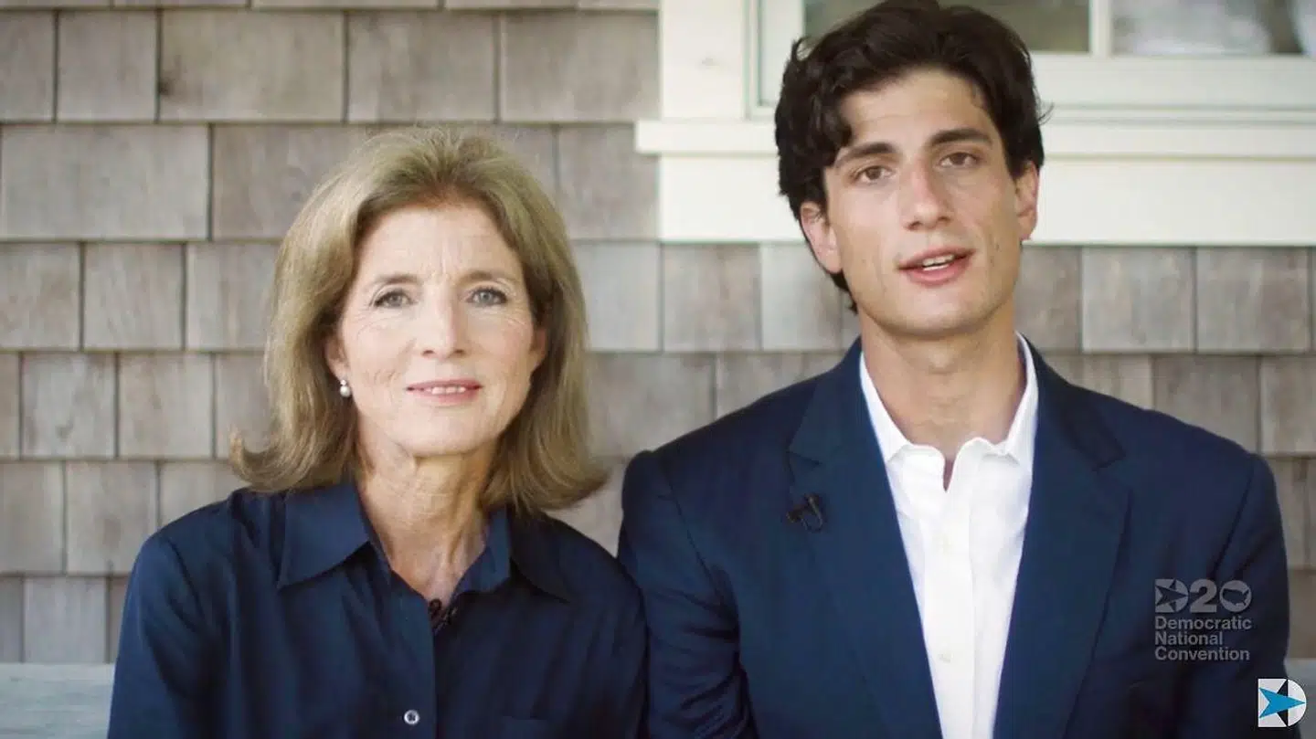 Det så sådan ud, da Jack Schlossberg talte med sin mor under konventet.