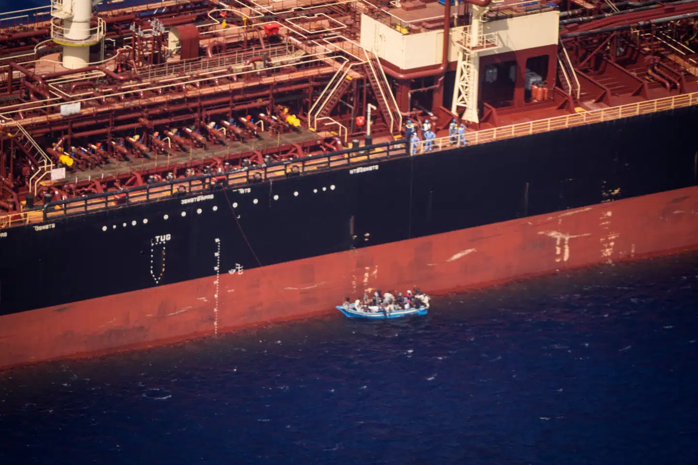 4. august bad et maltesisk redningscenter Mærsk-skibet, Maersk Etienne, om at sejle hen til migranterne, som var om bord en lille motorbåd, og være klar til at hjælpe, skulle der blive brug for det. Dagen efter evakuerede Mærsk-skibet migranterne fra båden, der kort tid efter sank. Kai Von Kotze/Sea Watch/Reuters