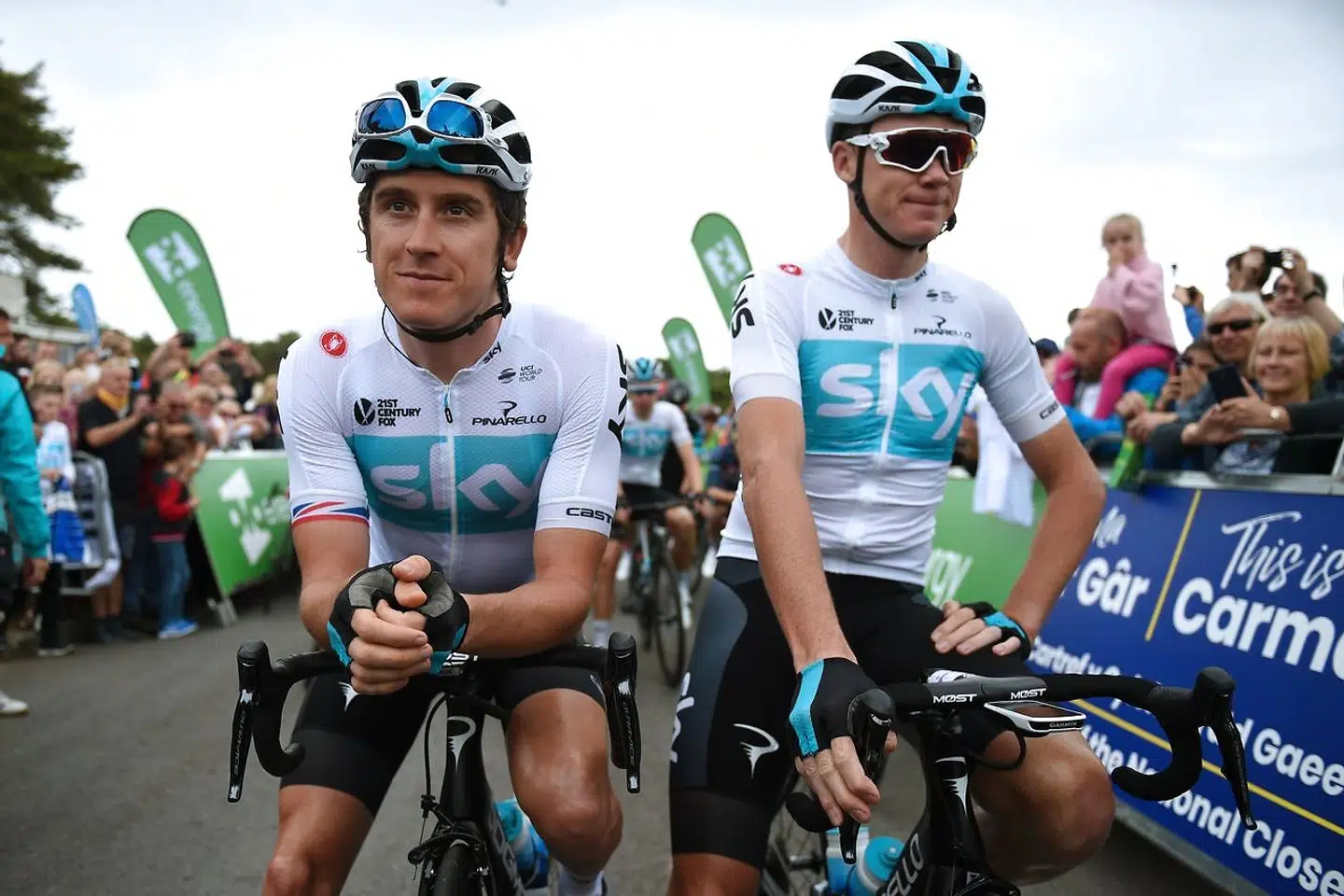 (FILES) In this file photo taken on September 2, 2018, Britain's Chris Froome (R) and Geraint Thomas (L) of Team Sky prior to the start of the first stage of the Tour of Britain cycle race in Pembrey Country Park, south Wales. - Four-time Tour de France champion Chris Froome will not get the chance to end his spell with Team Ineos Grenadier with a tilt at a fifth crown after being omitted from the team for this year's race. The 35-year-old Kenyan-born British rider "needs more time" according to team principal Dave Brailsford and will instead aim for the Vuelta d'Espana, AFP learnt on August 19, 2020. Brailsford has also left out 2018 champion Geraint Thomas who will target the Giro d'Italia. (Photo by Oli SCARFF / AFP)