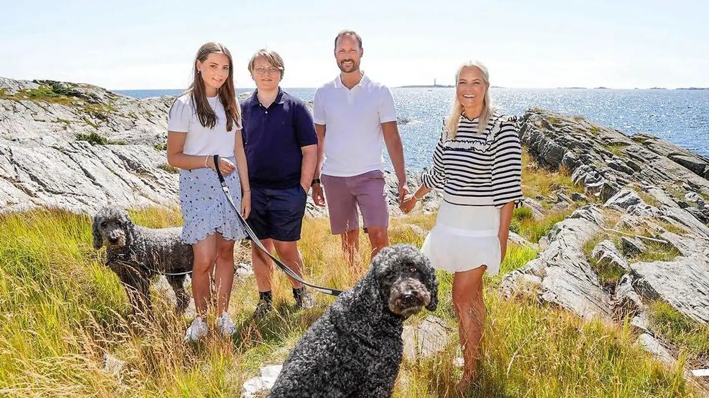 De seneste sommerbilleder af den norske kronprinsfamilie har været uden Mette-Marits voksne søn, Marius.