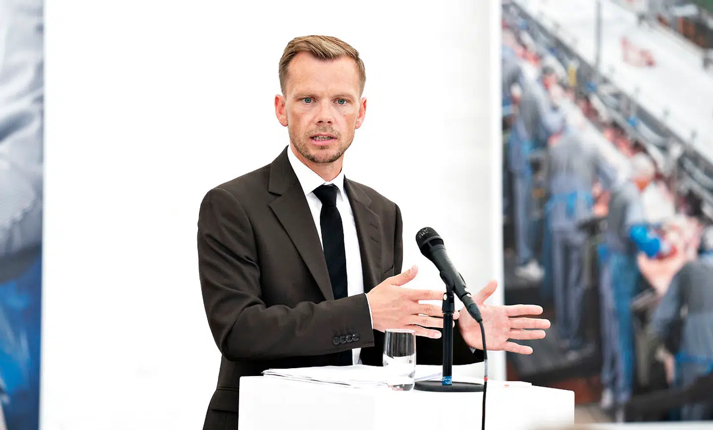 Statsminister Mette Frederiksen, finansminister Nicolai Wammen, skatteminister Morten Bødskov og beskæftigelsesminister Peter Hummelgaard på pressemøde på Danish Crown i Horsens tirsdag den 18. august 2020. Regeringen præsenterer sit nye udspil: Ny ret til tidlig pension - værdig tilbagetrækning for alle.. (Foto: Henning Bagger/Ritzau Scanpix)