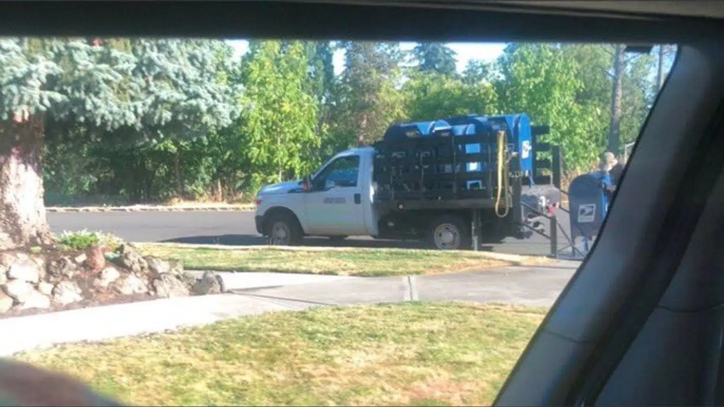 Stribevis af US Postal-postkasser bliver fjernet i Portland, Oregon.