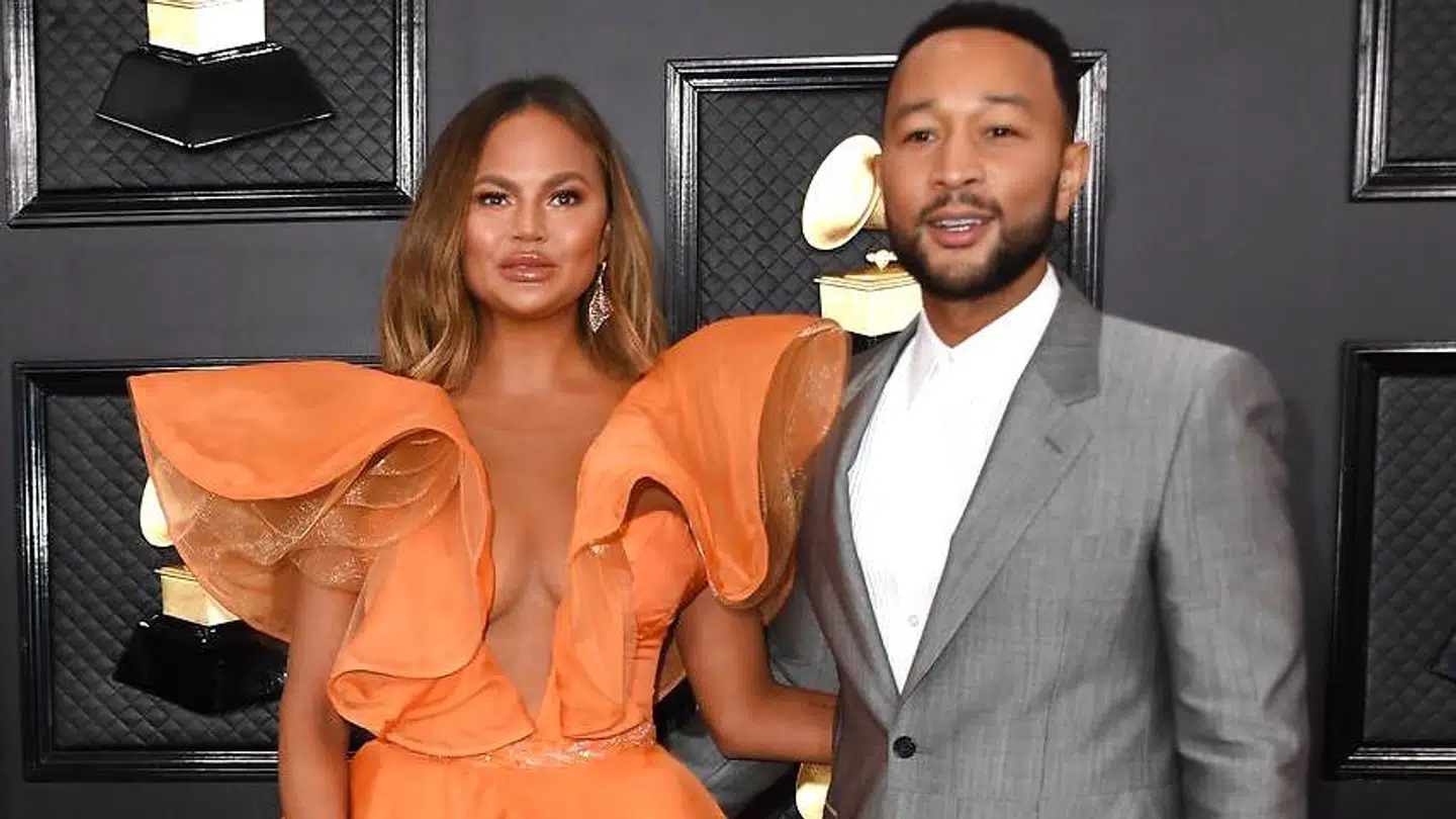 Chrissy Teigen og hendes mand, musikeren John Legend, venter deres tredje barn.