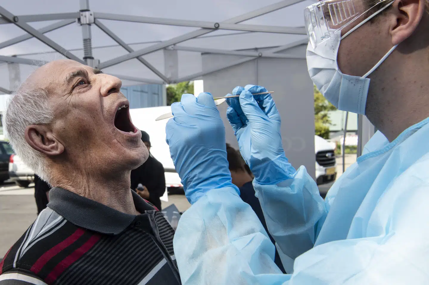 Danskerne bliver i stor stil testet for coronavirus, dels på sygehuse, dels i hvide telte opstillet i byer landet over. (Arkivfoto). Helle Arensbak/Ritzau Scanpix