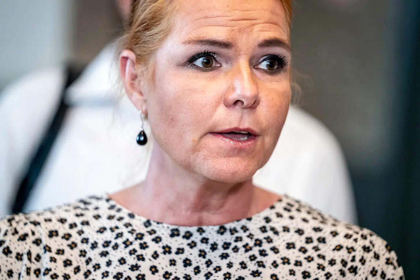 Inger Støjberg (V) ankommer til forhandlinger om næste fase af genåbningen, den såkaldte fase 4 i Landstingssalen på Christiansborg i København, onsdag den 12. august 2020. Blandt andet skal der forhandles om genåbning af uddannelser, der ikke har fået lov til at åbne endnu, diskoteker, spillesteder og natteliv samt yderligere dele af indendørs sports- og fritidsfaciliteter. (Foto: Mads Claus Rasmussen/Ritzau Scanpix)