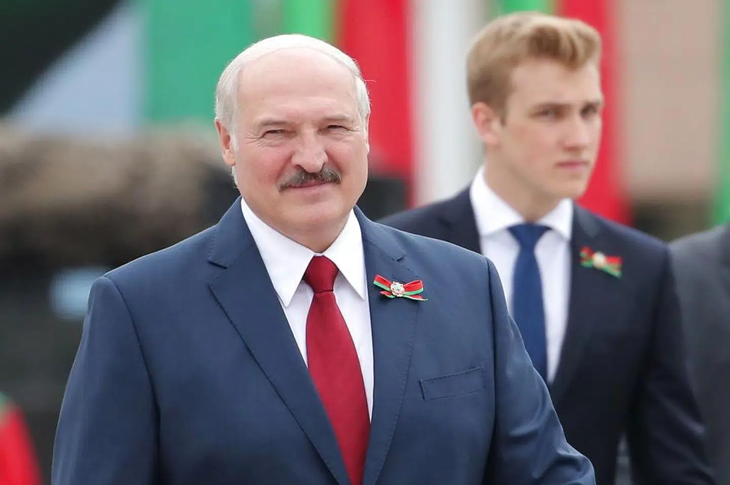 Sønnen Nikolai - som Lukasjenko fik for 15 år siden med en elskerinde - er i årevis blevet kørt i stilling til at være arvtager til posten.