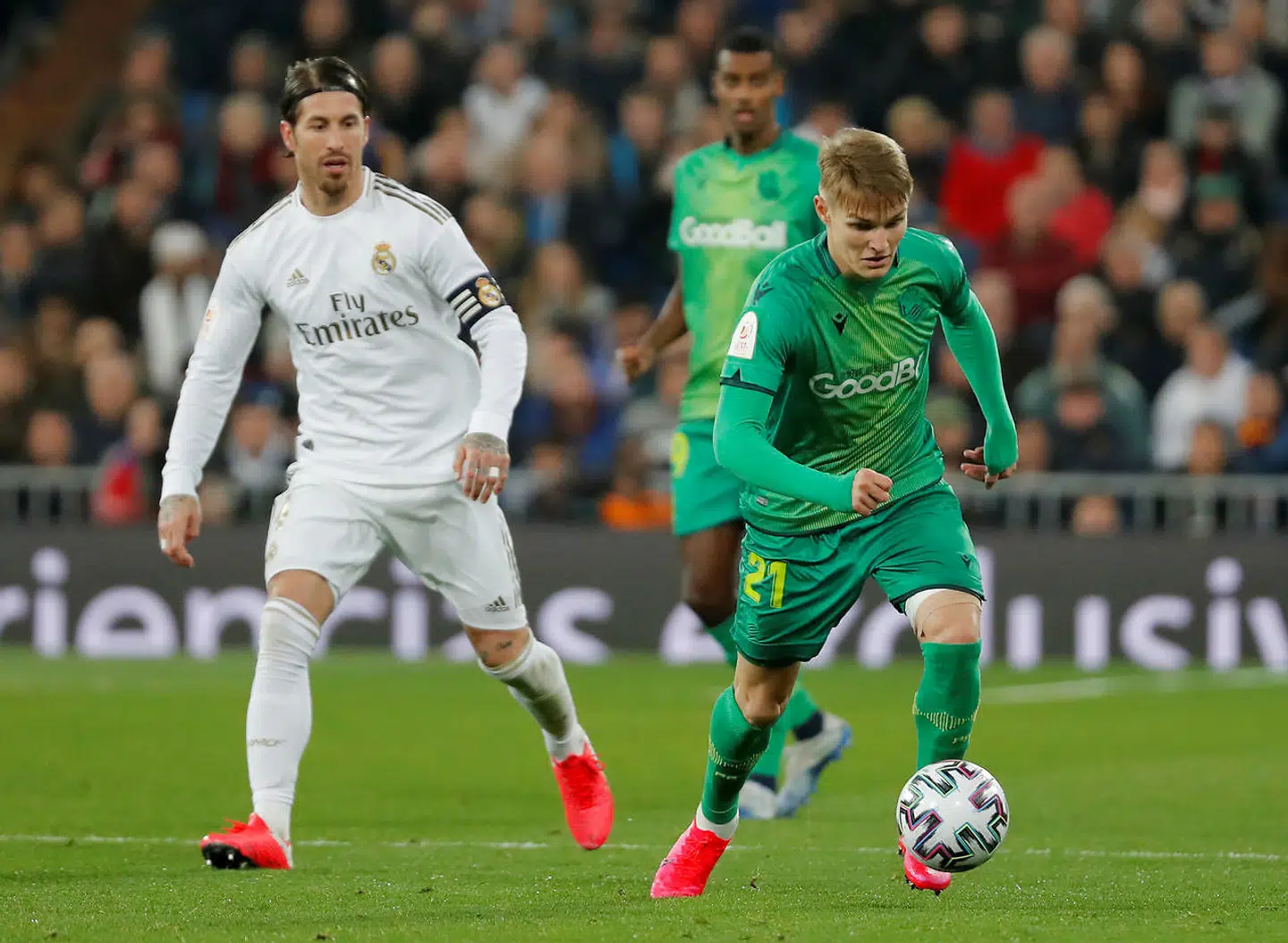 Martin Ødegaard (th.) vender tilbage til Real Madrid og Sergio Ramos.