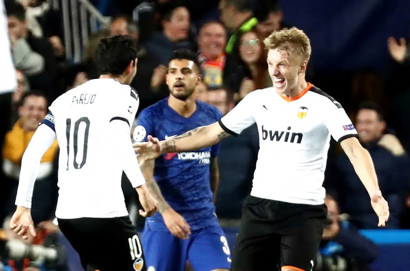 Parejo fejrer en scoring med danske Daniel Wass (th.).